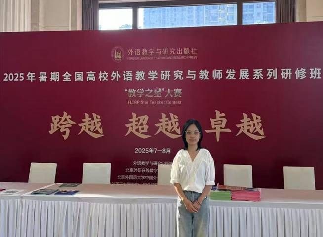 图片包含 桌子, 男人, 建筑, 大描述已自动生成